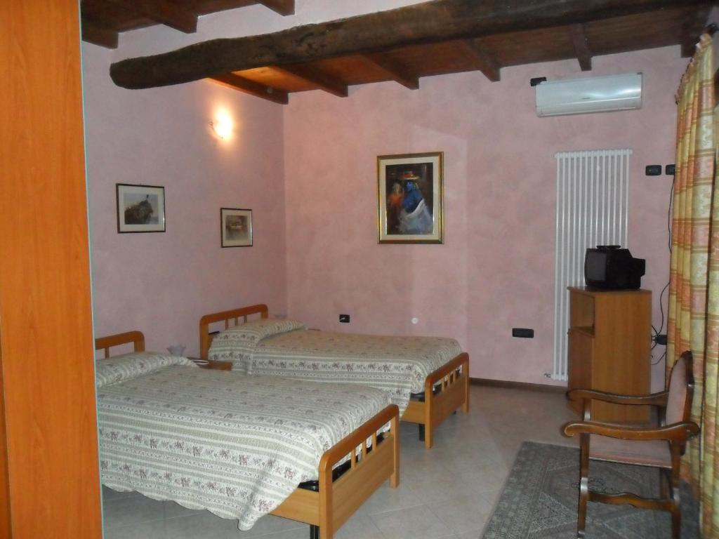 Hotel San Francesco Budrio  Rum bild
