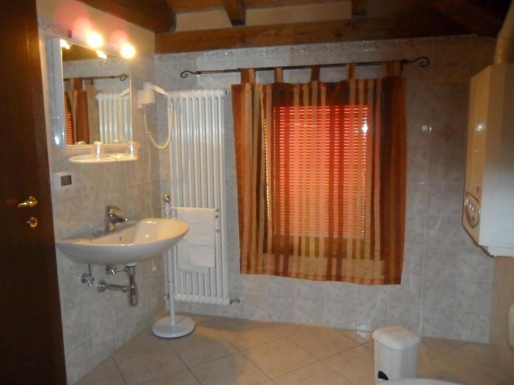 Hotel San Francesco Budrio  Rum bild